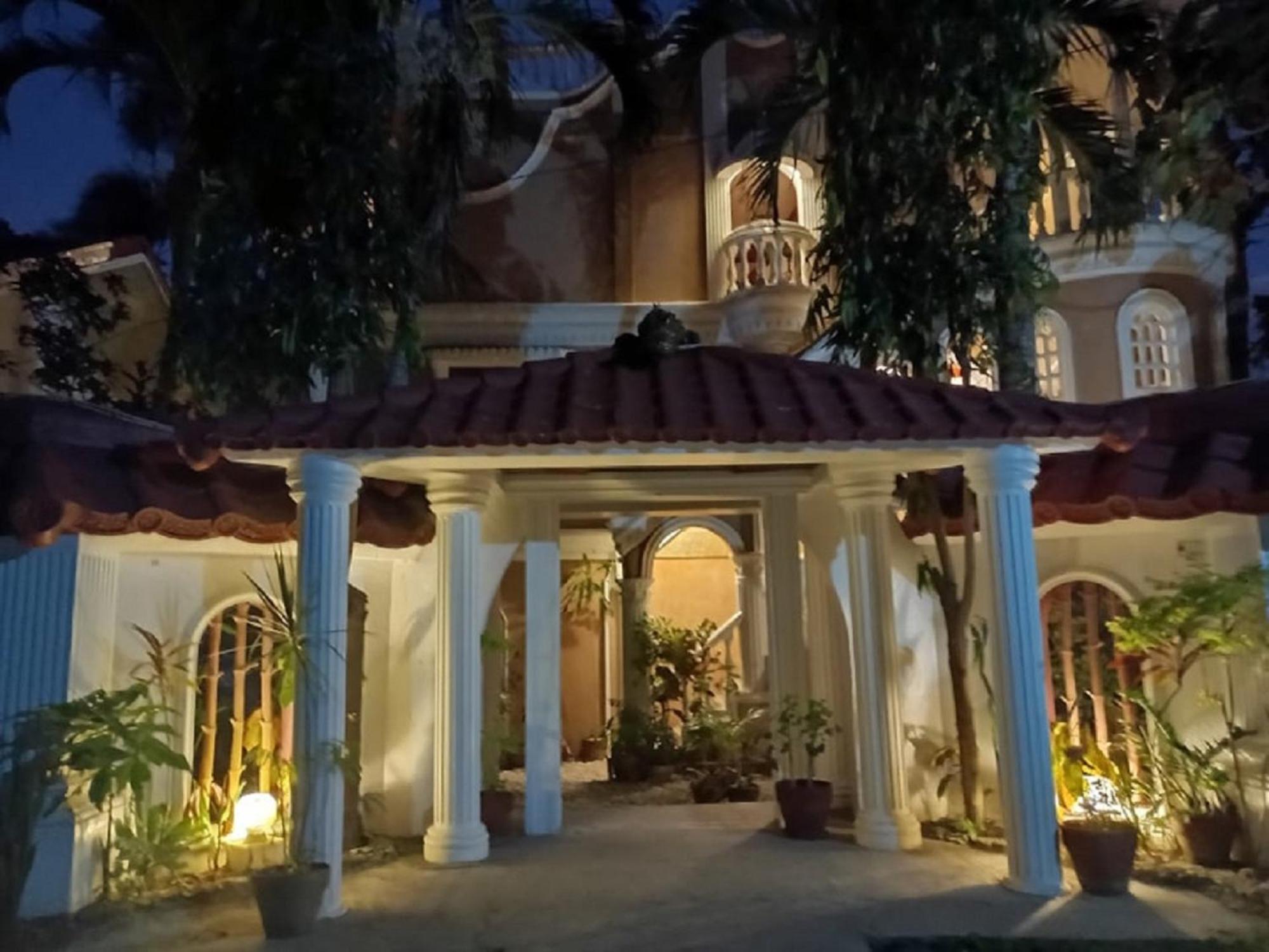 Blue Crystal Beach Resort Puerto Galera Exterior photo