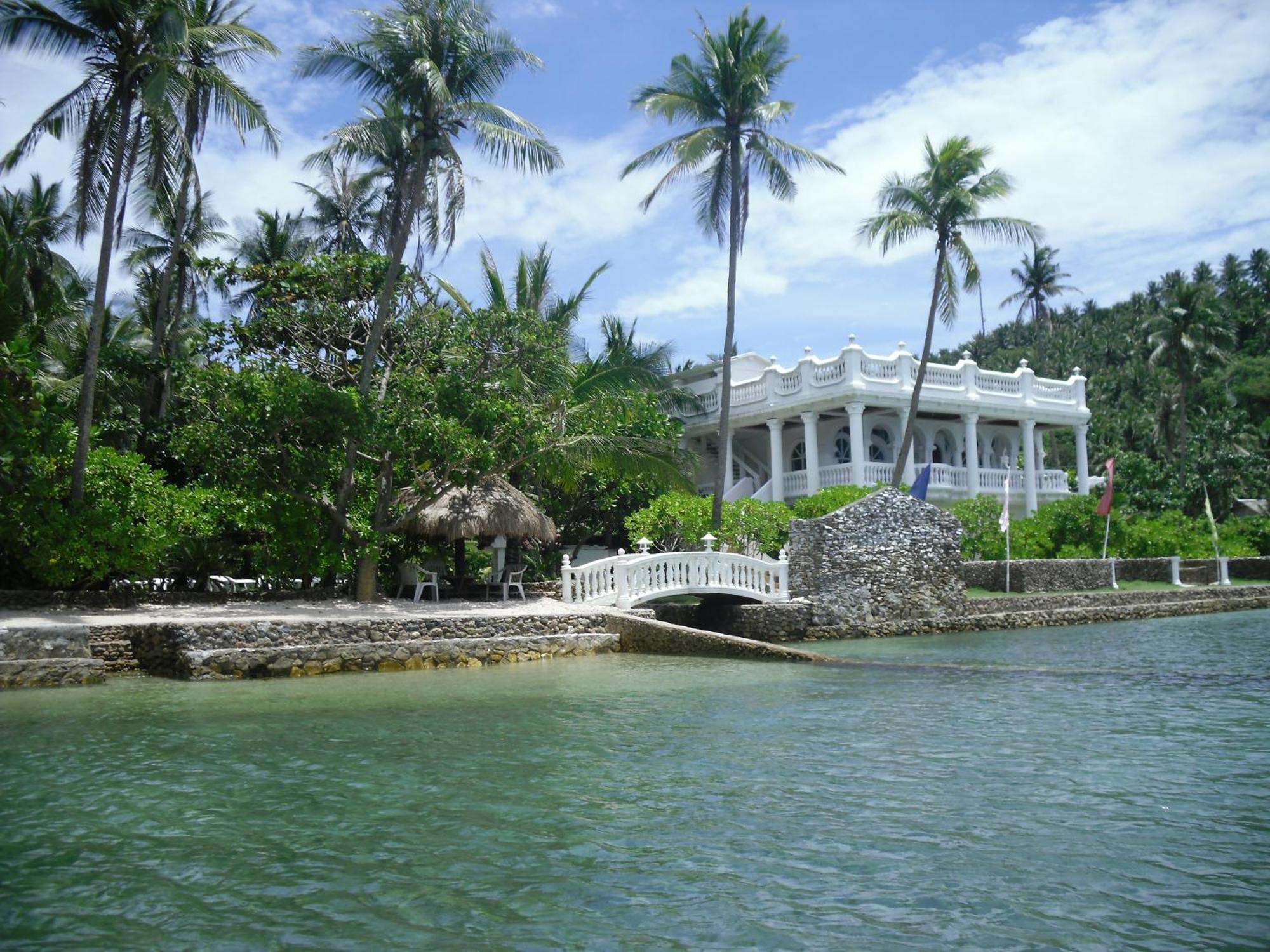Blue Crystal Beach Resort Puerto Galera Exterior photo