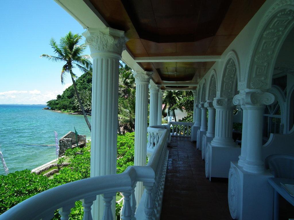 Blue Crystal Beach Resort Puerto Galera Exterior photo