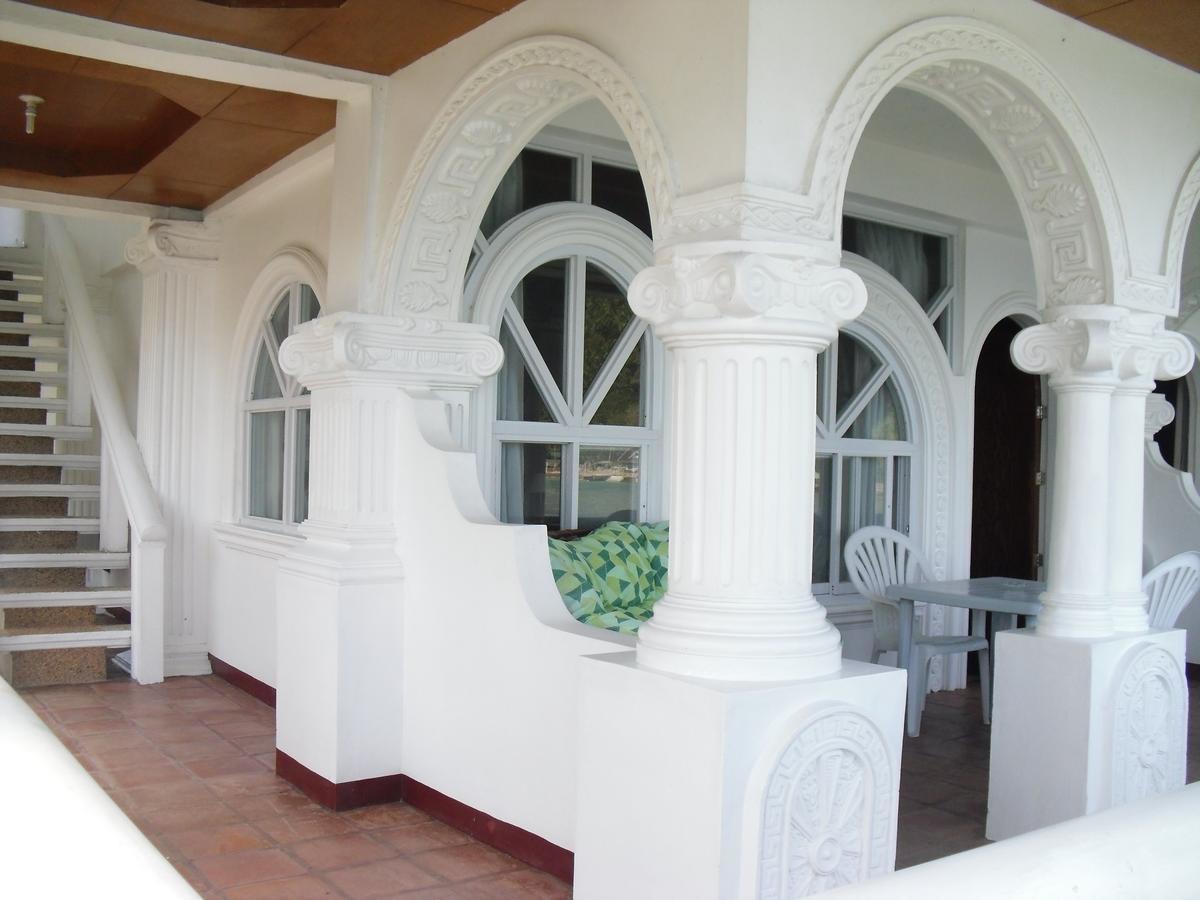 Blue Crystal Beach Resort Puerto Galera Exterior photo