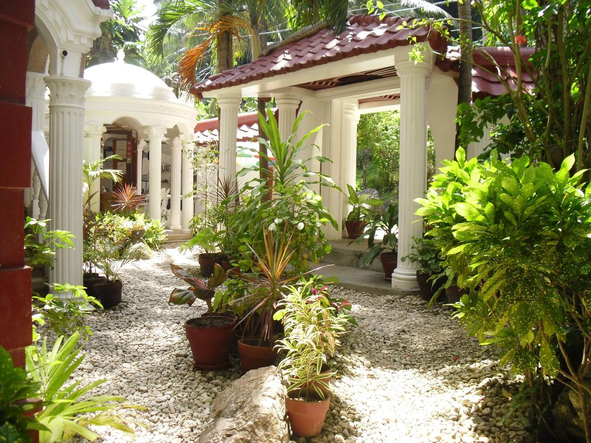 Blue Crystal Beach Resort Puerto Galera Exterior photo