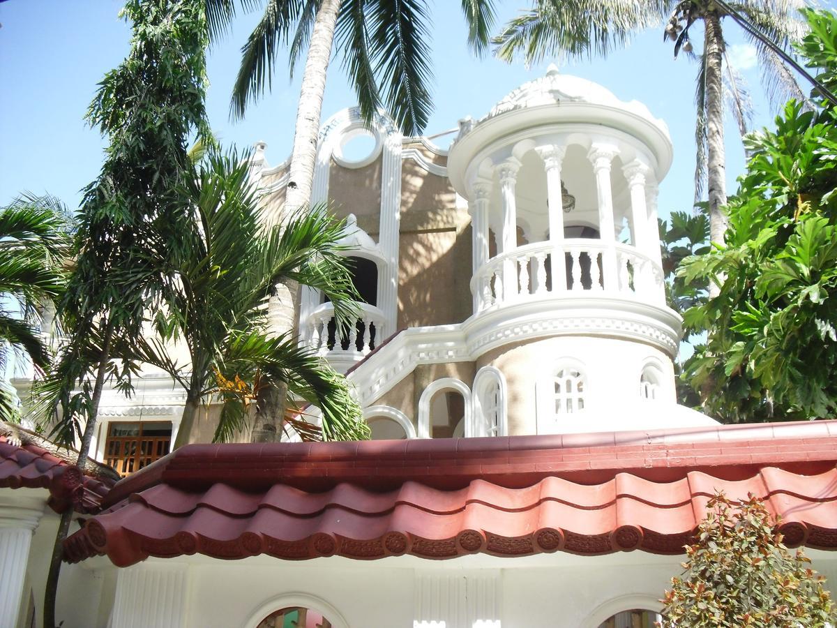 Blue Crystal Beach Resort Puerto Galera Exterior photo