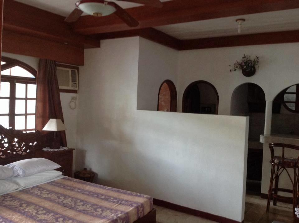 Blue Crystal Beach Resort Puerto Galera Exterior photo