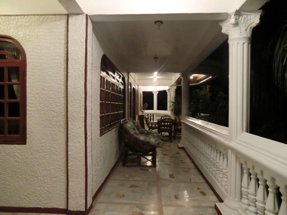 Blue Crystal Beach Resort Puerto Galera Exterior photo